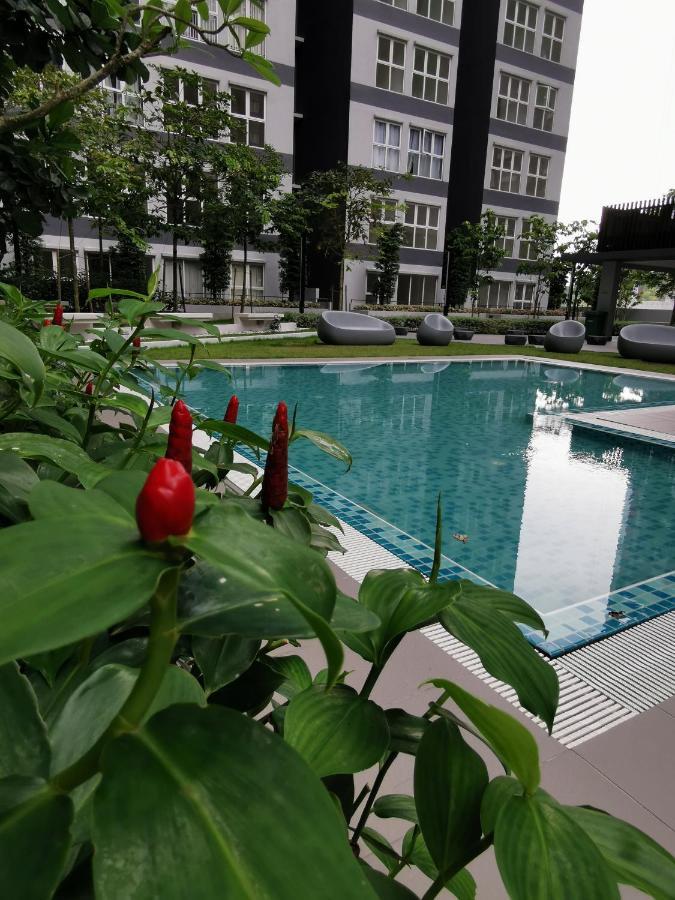 Kajang Industrial House With Olympic Size Swimming Pool Apartment Luaran gambar